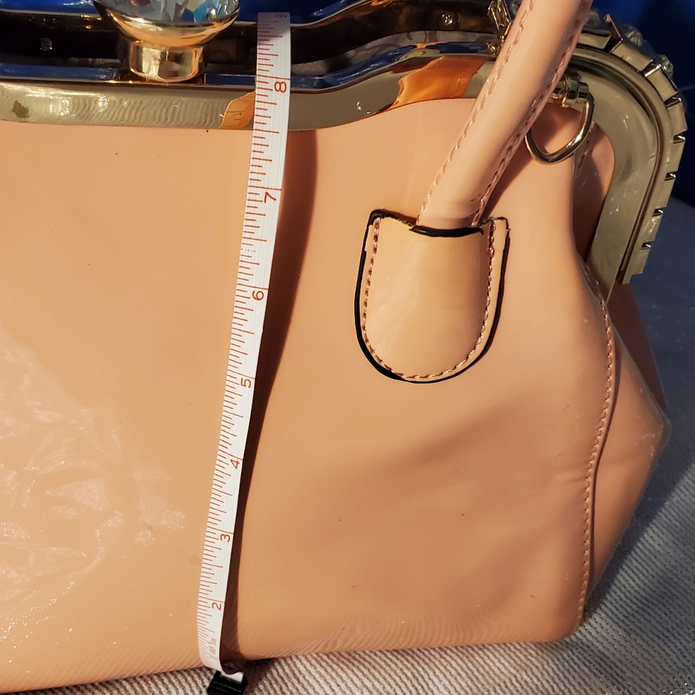Elegant Handbag with a Vintage-Syle Metal Frame and a Crystal Closure - Picture 10 of 13